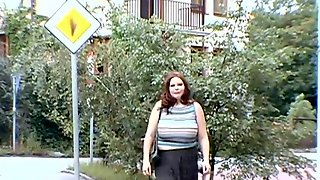 Captivating bbw babe gropes her fun bags