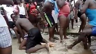 Une petite salope qui aime la bite