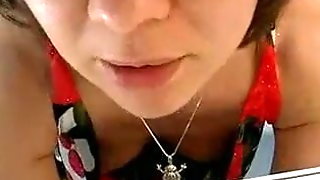 Braless clerk tricked into downblouse