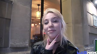 Kimber Delice pleases a fetishist
