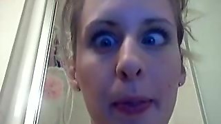 Slim chick with juicy titties takes a