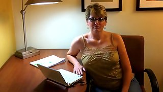 Huge cumshot on her glasses