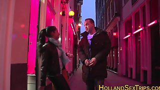 Hooker eaten out by babe
