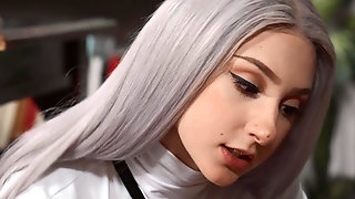College chick Skylar Vox punishing pervy