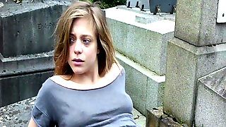 Lizzie Brochere nue dans Do Me Love