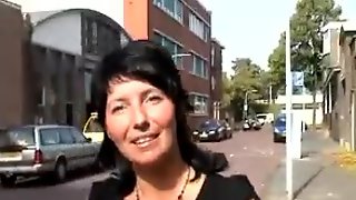 Amy wordt in de cabrio geneukt