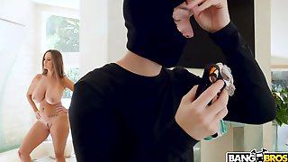 Robbery and copulation at the same time