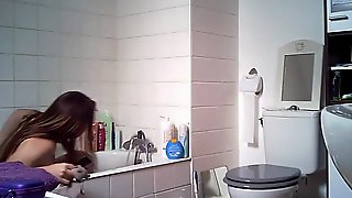 My sister is peeing and bathing